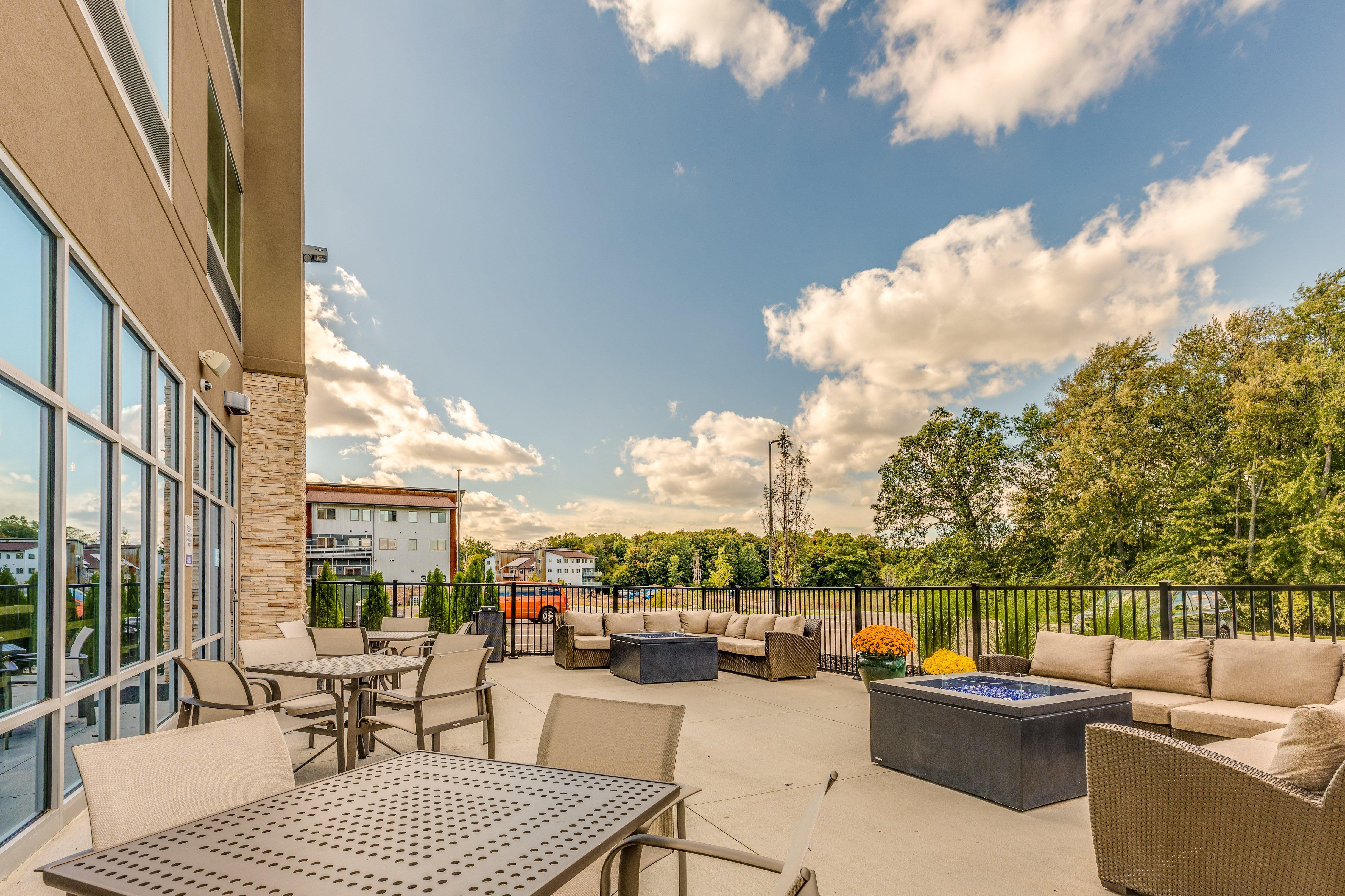 Holiday Inn Express & Suites Okemos - University Area, An Ihg Hotel Екстериор снимка